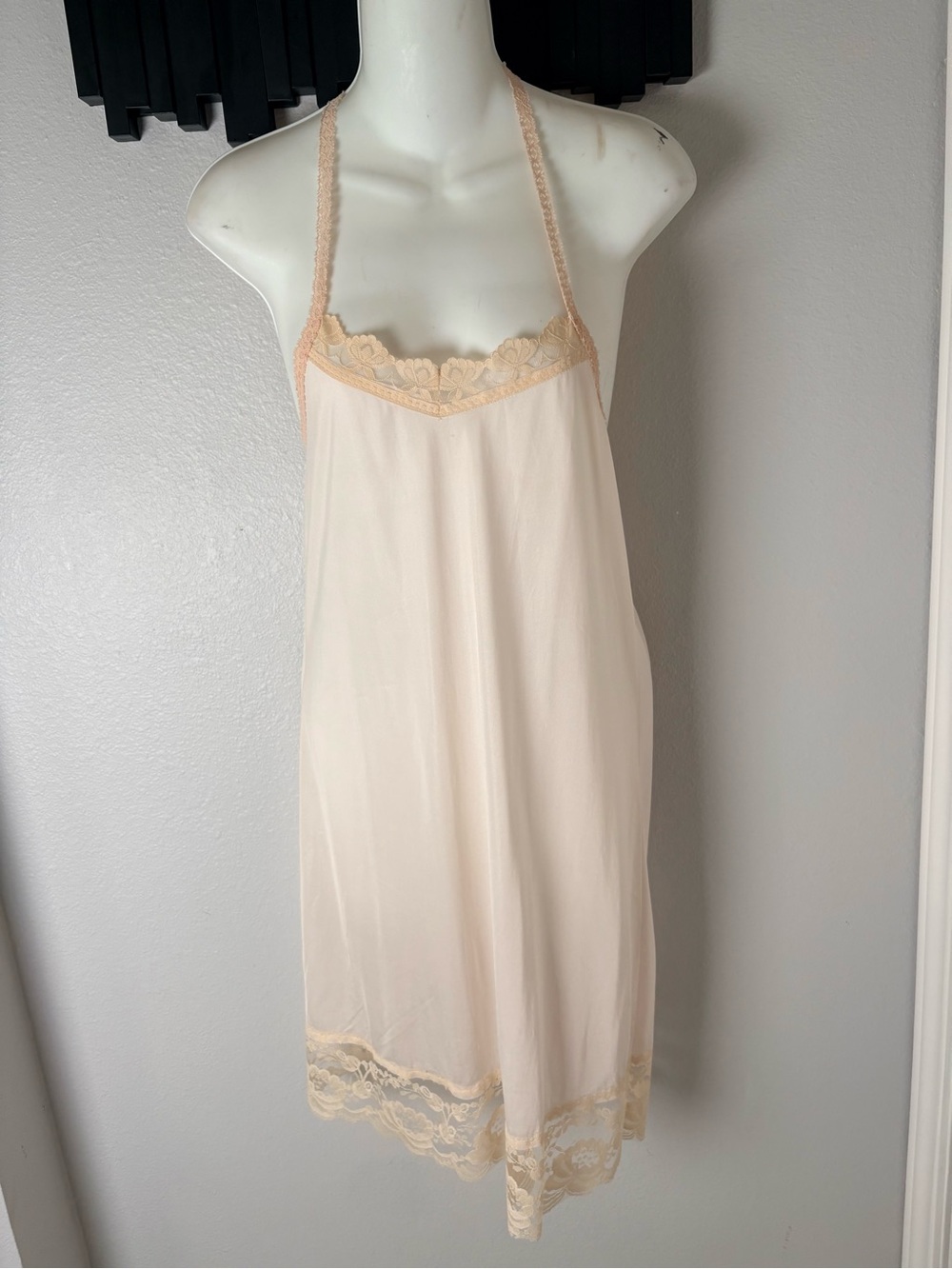 Vintage Delicate Lace Trim Slip Light Nude Peach Color Women’s One Size Romantic